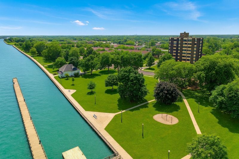 Wyandotte, MI